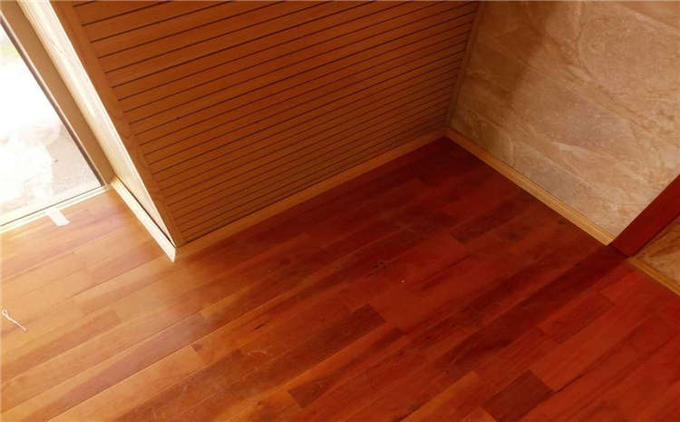 20厚風(fēng)雨操場運(yùn)動地板安裝工藝