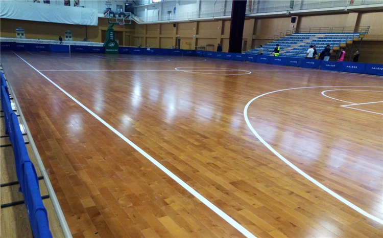 風(fēng)雨操場實(shí)木地板品牌電話