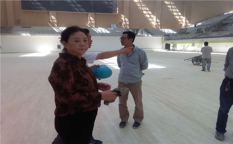 松木木地板籃球館價(jià)格是多少錢(qián)？