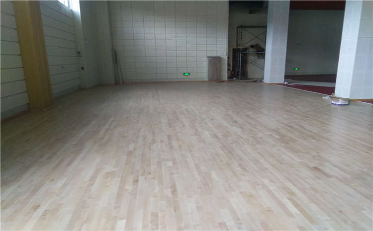 體育館木地板單層龍骨與雙層龍骨存在哪些區別?